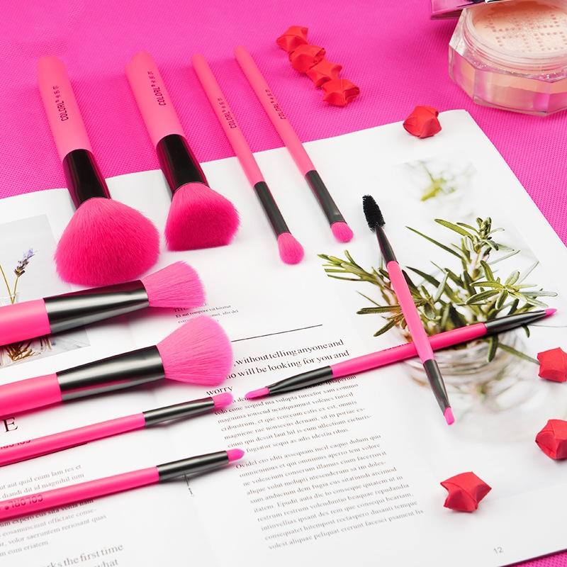 Dazzling makeup brush set