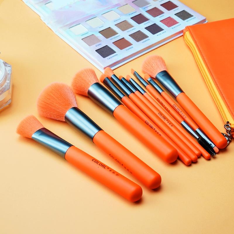 Dazzling makeup brush set